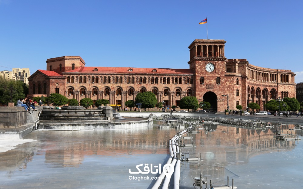 نمایی از میدان جمهوری، از مشهورترین جاهای دیدنی ارمنستان